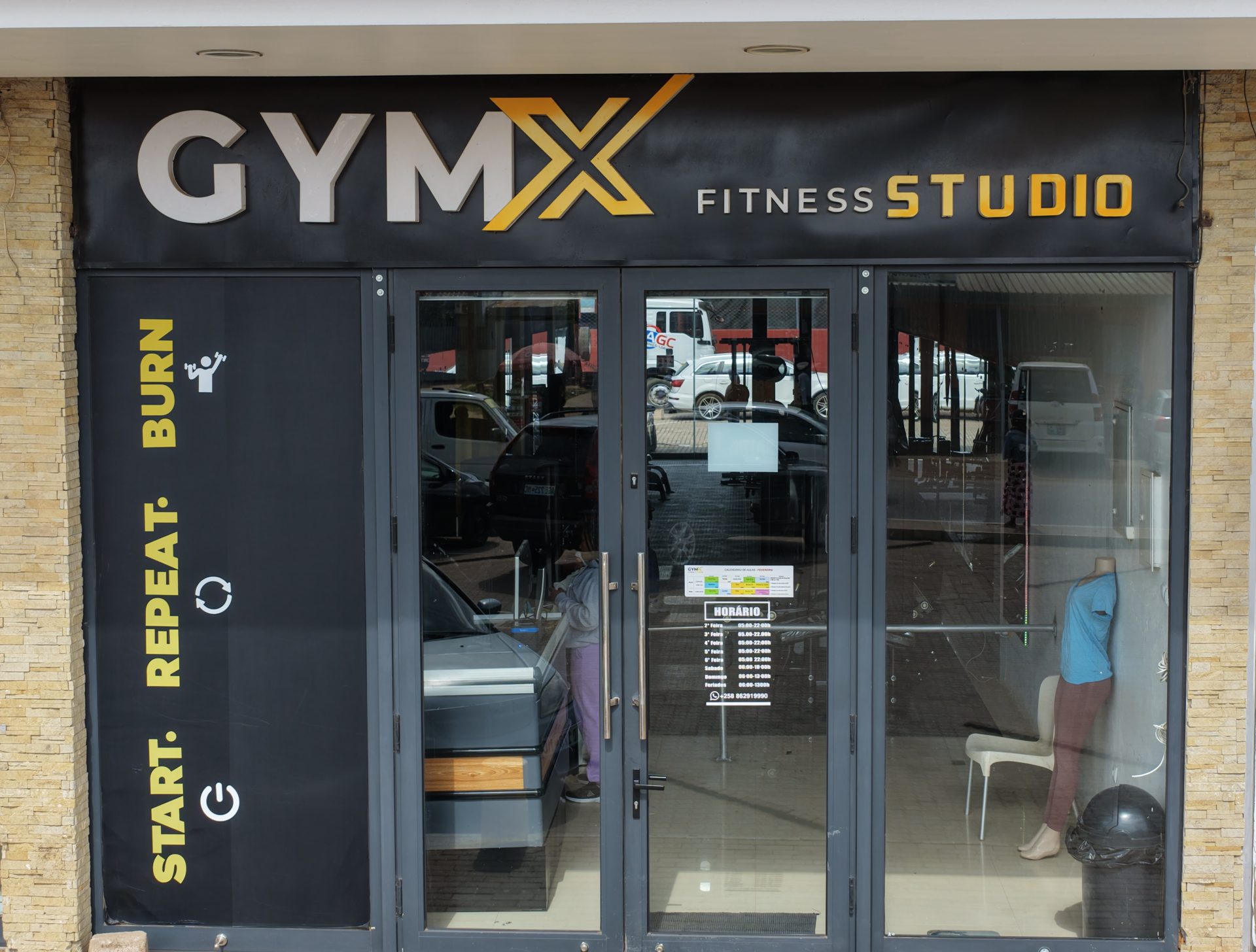 GymX Fitness Studio — entrada